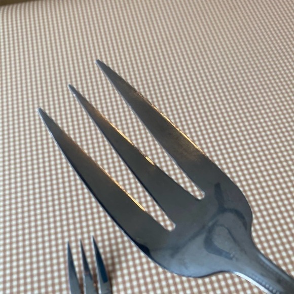 2 GIBSON 18/0 STAINLESS Silverware Steak/ Meat Serving Fork - Picture 3 of 8